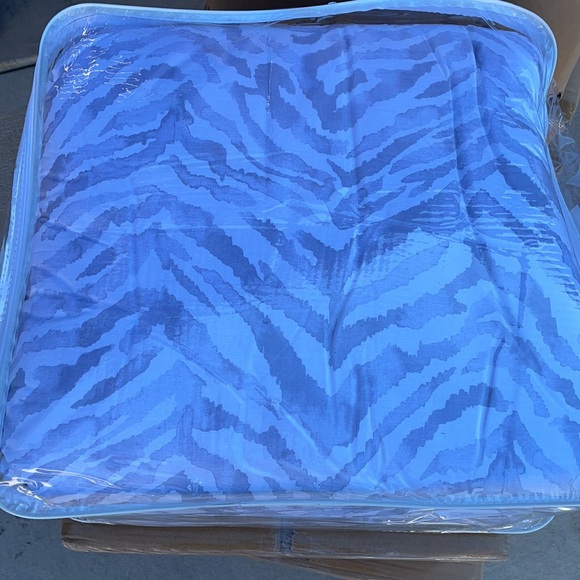 G.I.L.I. by Jill Martin Comforter Set - Picture 2 of 5